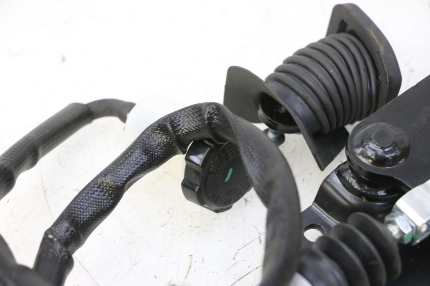 photo de PEDALE DE FREIN  PIAGGIO MP3 HPE 310 (2024 - 2025) - Zoom état d’usage