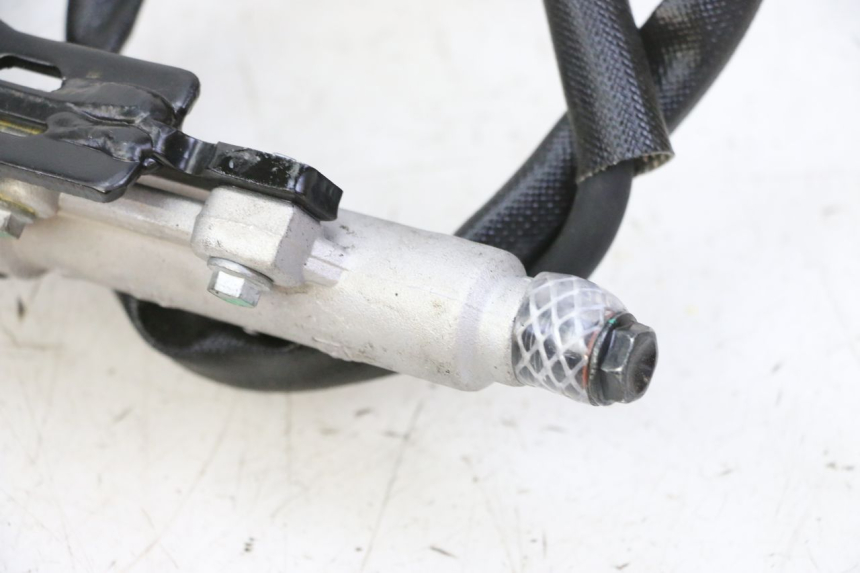 photo de PEDALE DE FREIN  PIAGGIO MP3 HPE 310 (2024 - 2025) - Gros plan technique