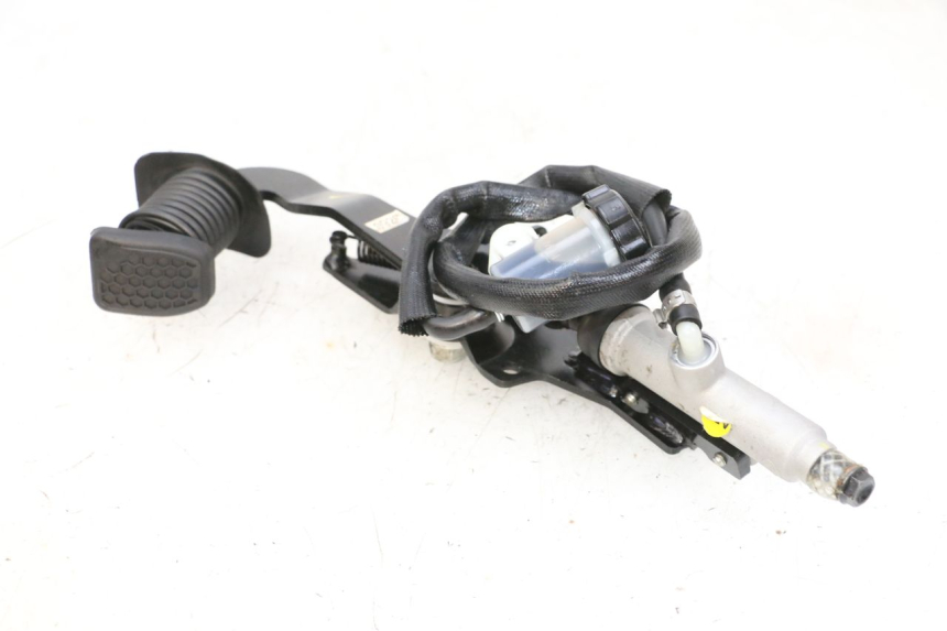 photo de PEDALE DE FREIN  PIAGGIO MP3 HPE 300 (2019 - 2026) - Vue d’ensemble