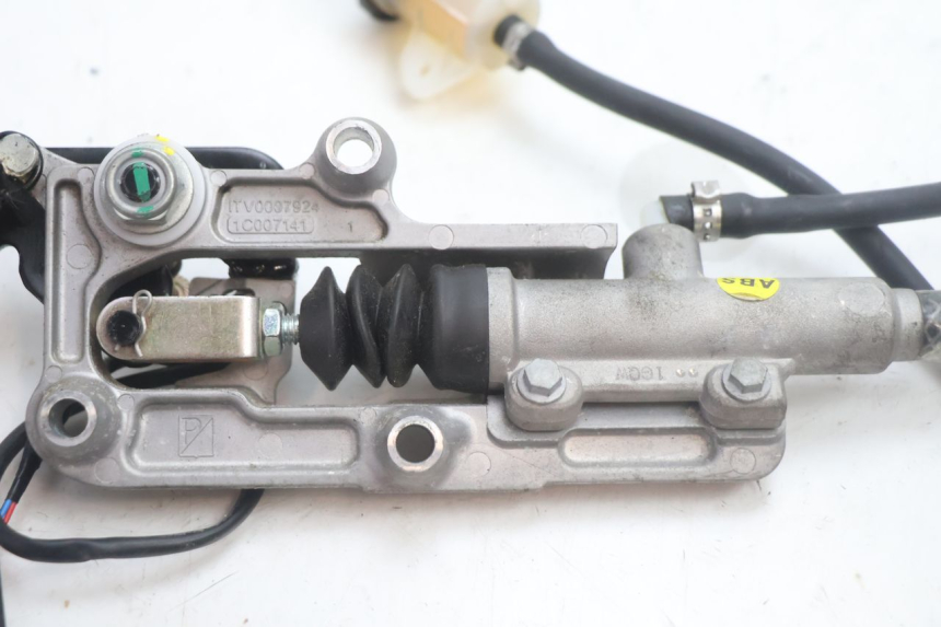 photo de PEDALE DE FREIN  PIAGGIO MP3 HPE 530 (2022 - 2026) - Autre angle de vue
