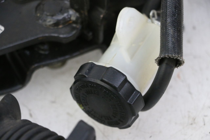 photo de PEDALE DE FREIN  PIAGGIO MP3 500 (2014 - 2017) - Gros plan technique