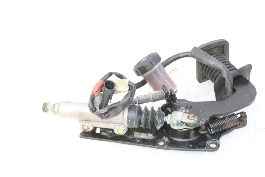 photo de PEDALE DE FREIN PIAGGIO MP3 RL 250 (2006 - 2010) - Gros plan technique