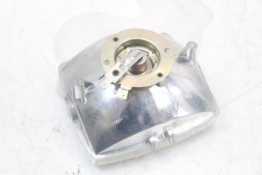 photo de PHARE AVANT PEUGEOT 103 VOGUE VS2 50 (2004 - 2017) - Points de fixation