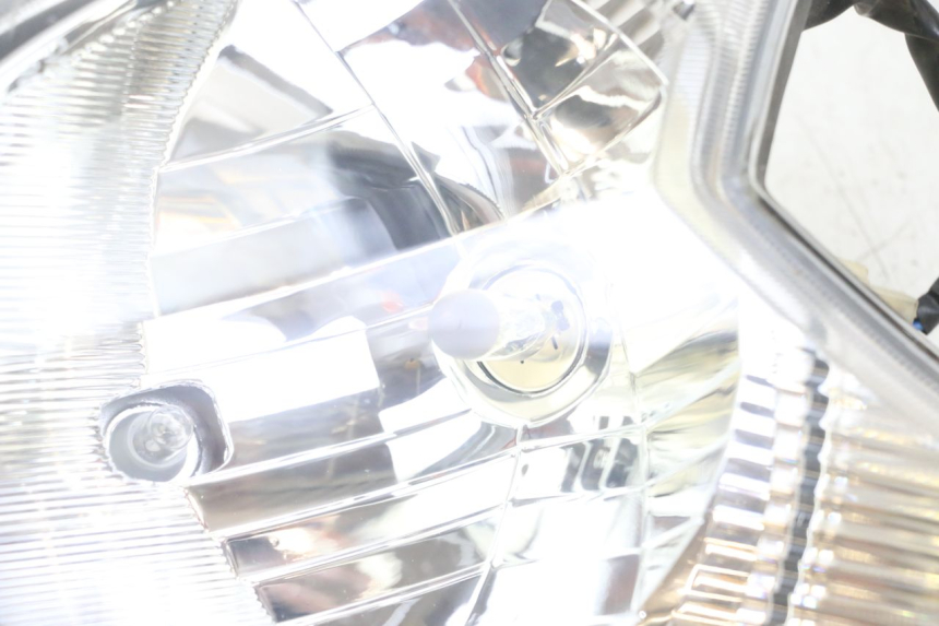 photo de PHARE AVANT KYMCO AGILITY 4T 50 (2005 - 2018) - Points de fixation