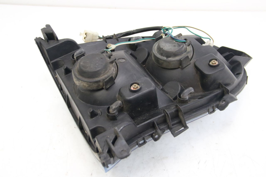 photo de PHARE AVANT ECCITY ARTELEC 670 1 (2013 - 2017) - État de surface