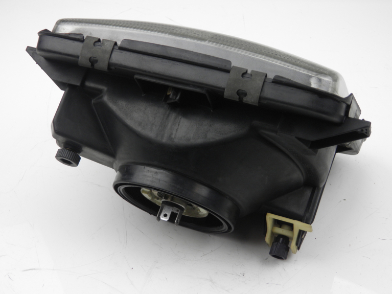 photo de PHARE AVANT BMW K100 ABS 1000 (1989 - 1995) - Gros plan technique