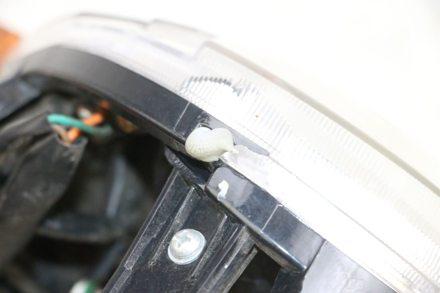 photo de PHARE AVANT MAG POWER BOMBERS 4T 50 (2016 - 2026) - Gros plan technique