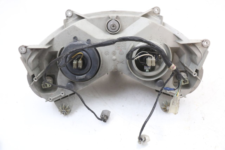 photo de PHARE AVANT SUZUKI BURGMAN 125 (2007 - 2014) - Gros plan technique