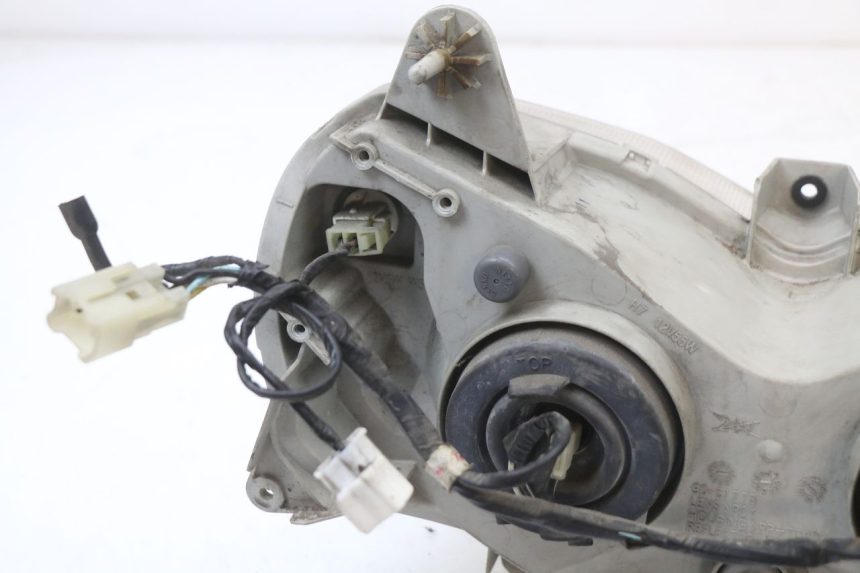 photo de PHARE AVANT SUZUKI BURGMAN 125 (2007 - 2014) - Points de fixation