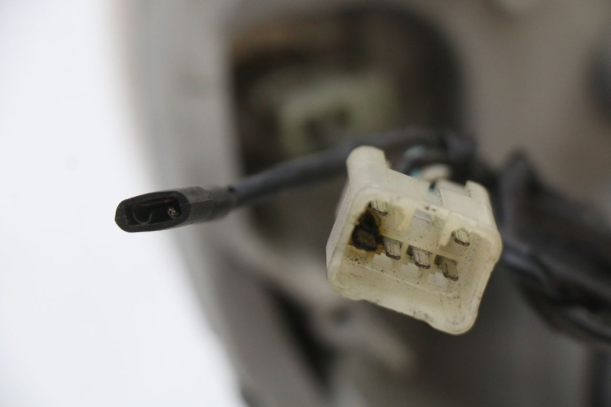 photo de PHARE AVANT SUZUKI BURGMAN 125 (2007 - 2014) - État de surface