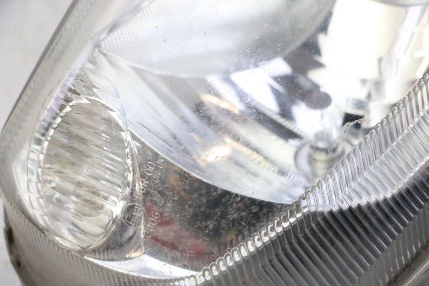 photo de PHARE AVANT SUZUKI BURGMAN 125 (2007 - 2014) - Zoom état d’usage