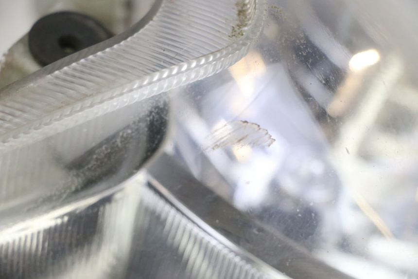 photo de PHARE AVANT SUZUKI BURGMAN 125 (2007 - 2014) - Autre angle de vue