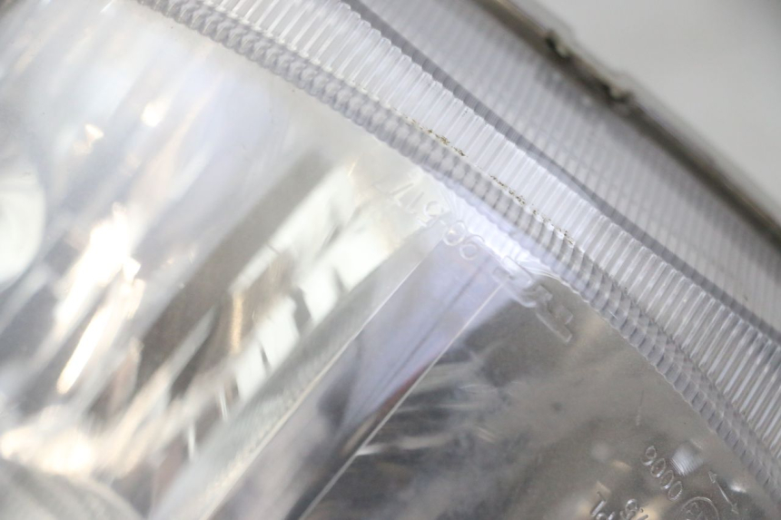 photo de PHARE AVANT SUZUKI BURGMAN 125 (2007 - 2014) - Zoom état d’usage