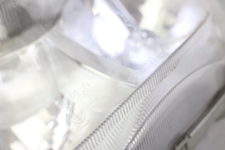 photo de PHARE AVANT SUZUKI BURGMAN 125 (2007 - 2014) - Autre angle de vue