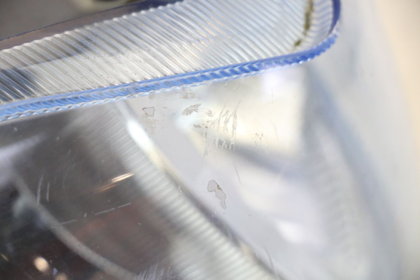 photo de PHARE AVANT SUZUKI BURGMAN 125 (2007 - 2014) - Zoom état d’usage