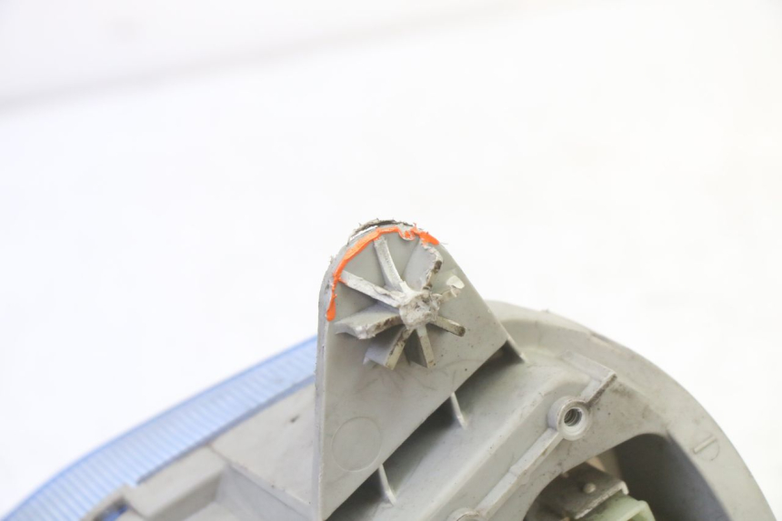 photo de PHARE AVANT SUZUKI BURGMAN 125 (2007 - 2014) - État de surface