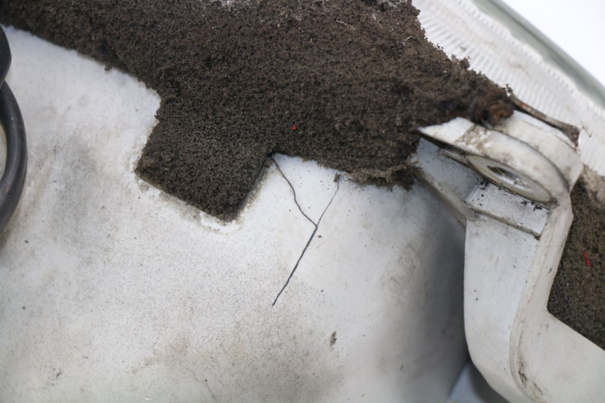 photo de PHARE AVANT HONDA CBR F 600 (1991 - 1994) - Gros plan technique