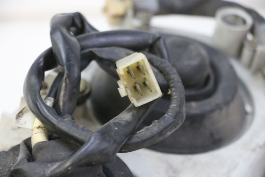 photo de PHARE AVANT HONDA CBR F SC25 1000 (1989 - 1992) - Points de fixation