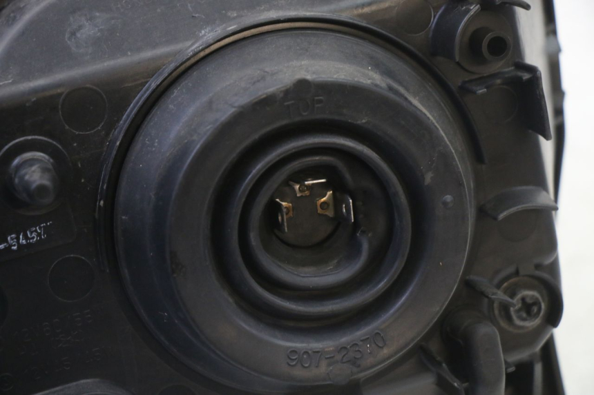 photo de PHARE AVANT HONDA CBR RR FIREBLADE 900 (1992 - 1994) - Points de fixation