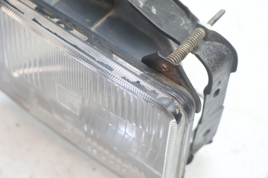 photo de PHARE AVANT SUZUKI DR S 600 (1985 - 1989) - Autre angle de vue