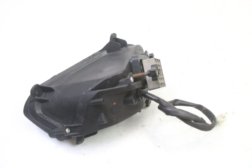 photo de PHARE AVANT DROIT ORCAL CAVARO 4T 50 (2019 - 2023) - Gros plan technique