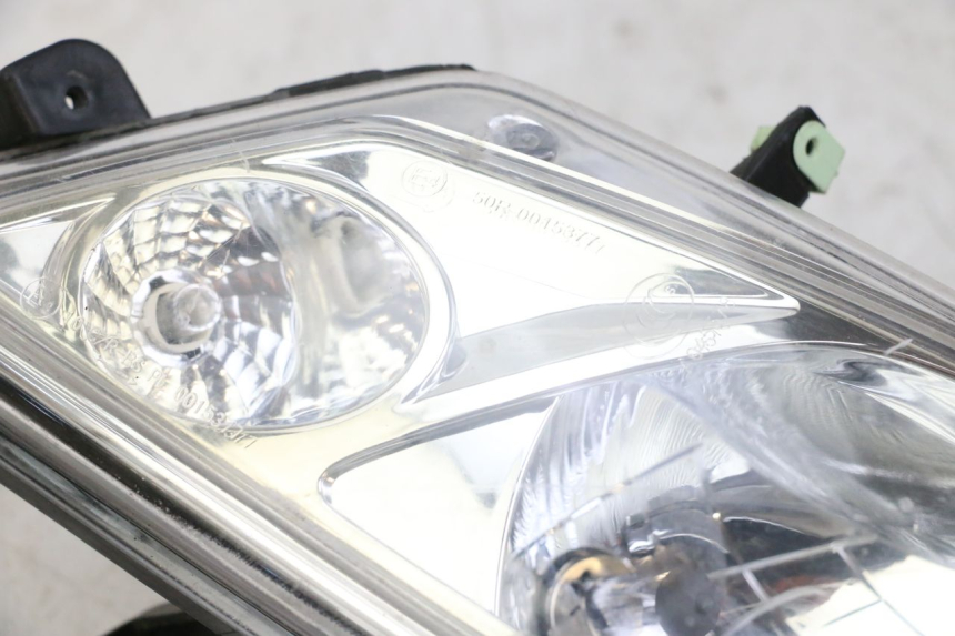 photo de PHARE AVANT DROIT PEUGEOT CITYSTAR 50 (2013 - 2017) - Vue rapprochée