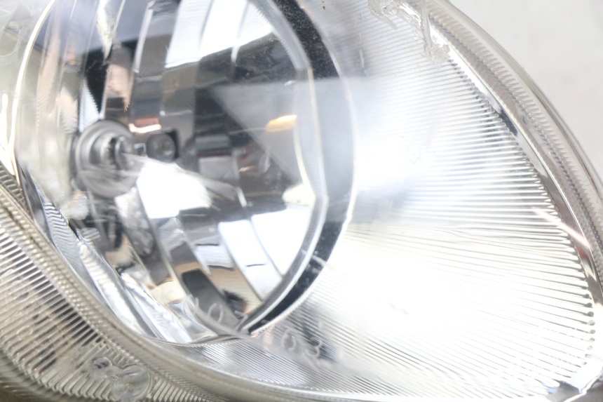 photo de PHARE AVANT DROIT HONDA FJS SILVERWING SILVER WING 400 (2009 - 2016) - Points de fixation