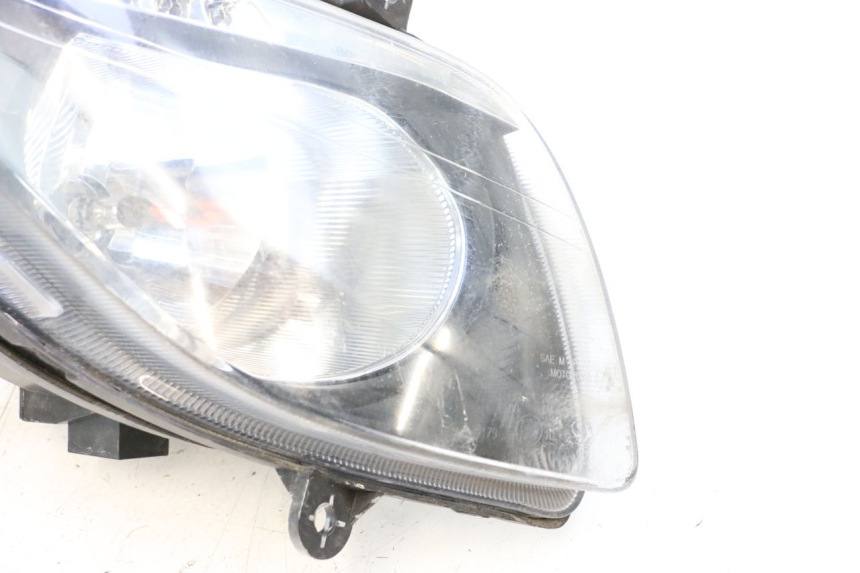 photo de PHARE AVANT DROIT SYM GTS EVO 125 (2009 - 2013) - Autre angle de vue