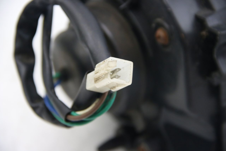 photo de PHARE AVANT DROIT SELECT UP OCTALIS 125 (2007 - 2012) - Gros plan technique