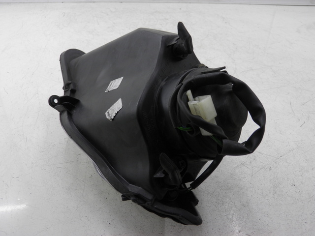 photo de PHARE AVANT DROIT PEUGEOT GEOPOLIS 250 (2006 - 2008) - Zoom état d’usage