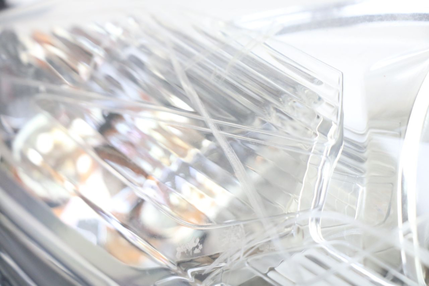 photo de PHARE AVANT DROIT PEUGEOT SATELIS 125 (2013 - 2018) - Autre angle de vue