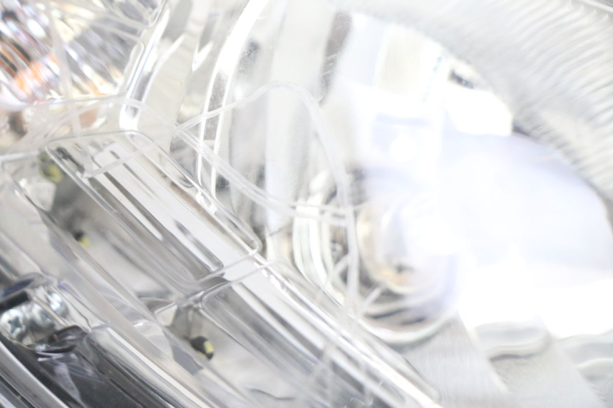 photo de PHARE AVANT DROIT PEUGEOT SATELIS 125 (2013 - 2018) - Vue d’ensemble