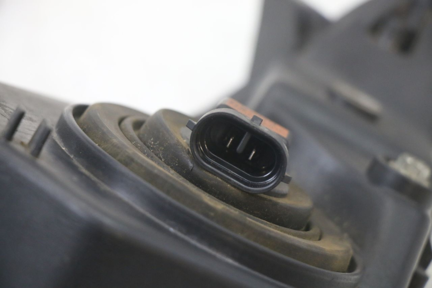 photo de PHARE AVANT DROIT PEUGEOT SPEEDFIGHT 3 LC 2T 50 (2009 - 2015) - Points de fixation