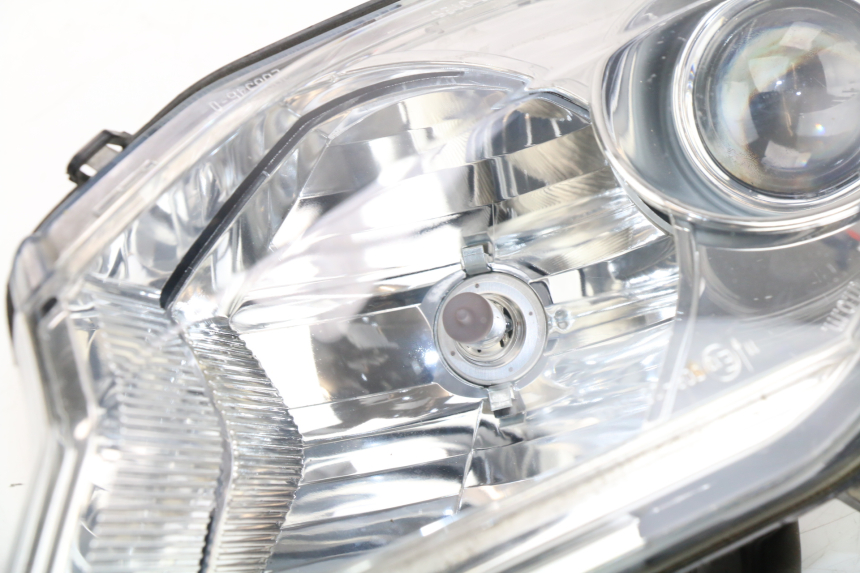 photo de PHARE AVANT DROIT PEUGEOT SATELIS COMPRESSOR K15 125 (2006 - 2009) - Détail de la pièce