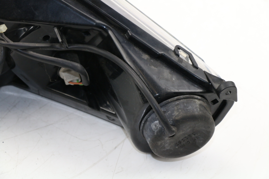 photo de PHARE AVANT DROIT PEUGEOT SATELIS COMPRESSOR K15 125 (2006 - 2009) - État de surface