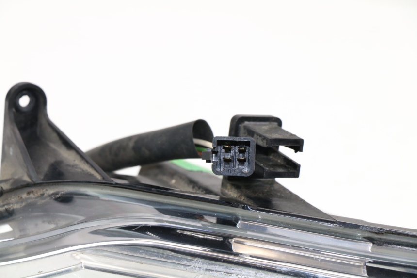 photo de PHARE AVANT DROIT PEUGEOT SATELIS COMPRESSOR K15 125 (2006 - 2009) - Photo complémentaire