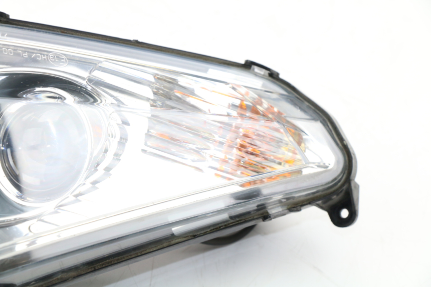 photo de PHARE AVANT DROIT PEUGEOT SATELIS COMPRESSOR K15 125 (2006 - 2009) - Marquages et références