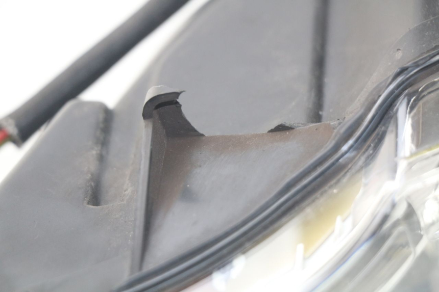 photo de PHARE AVANT DROIT PEUGEOT SATELIS 300 (2012 - 2015) - Marquages et références