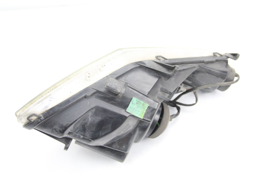 photo de PHARE AVANT DROIT PEUGEOT SATELIS 125 (2006 - 2009) - Gros plan technique