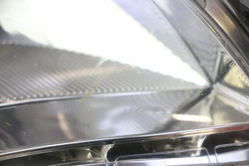 photo de PHARE AVANT DROIT PEUGEOT SATELIS 125 (2013 - 2018) - Détail de la pièce