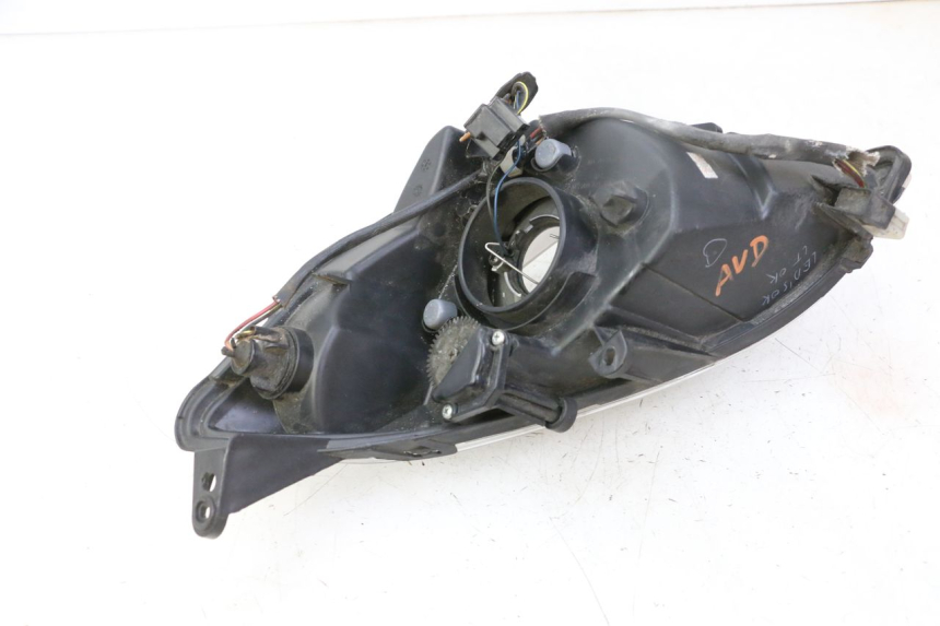 photo de PHARE AVANT DROIT PEUGEOT SATELIS 125 (2013 - 2018) - Autre angle de vue