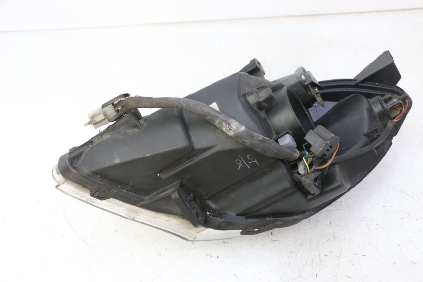 photo de PHARE AVANT DROIT PEUGEOT SATELIS 125 (2013 - 2018) - Points de fixation