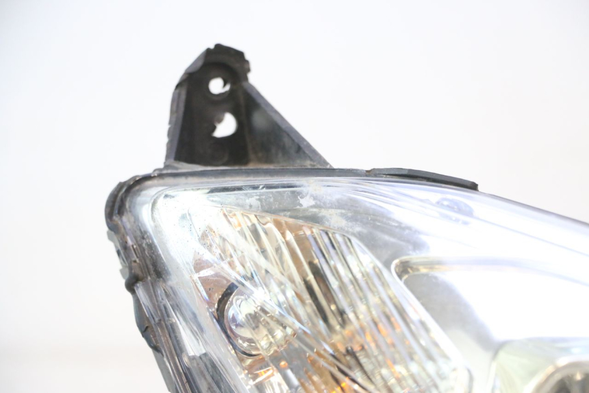 photo de PHARE AVANT DROIT PEUGEOT SATELIS 125 (2013 - 2018) - Détails caractéristiques
