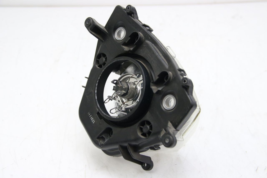 photo de PHARE AVANT PEUGEOT E-VIVACITY 1 (2012 - 2018) - Gros plan technique