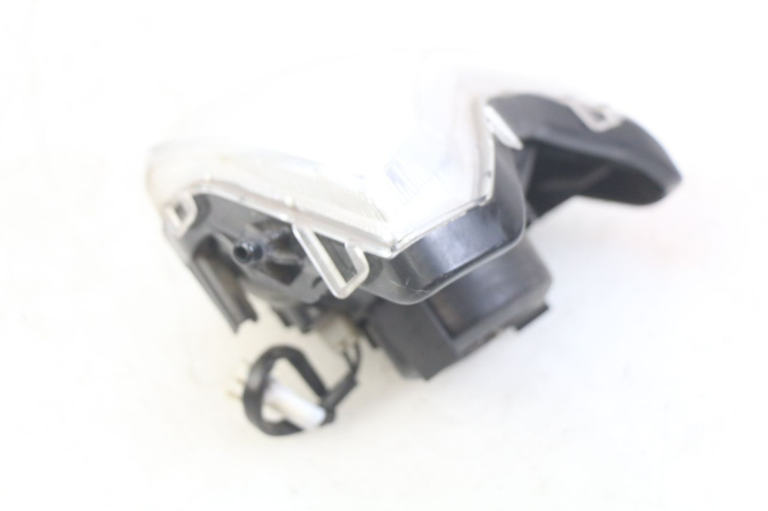 photo de PHARE AVANT YAMAHA D'ELIGHT DELIGHT 125 (2017 - 2020) - Gros plan technique