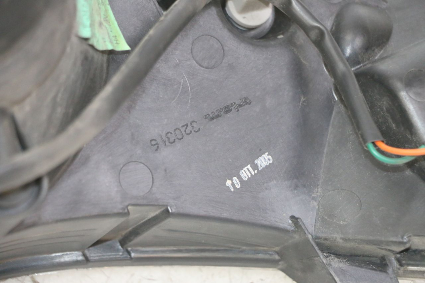 photo de PHARE AVANT PEUGEOT ELYSTAR 125 (2002 - 2007) - État de surface