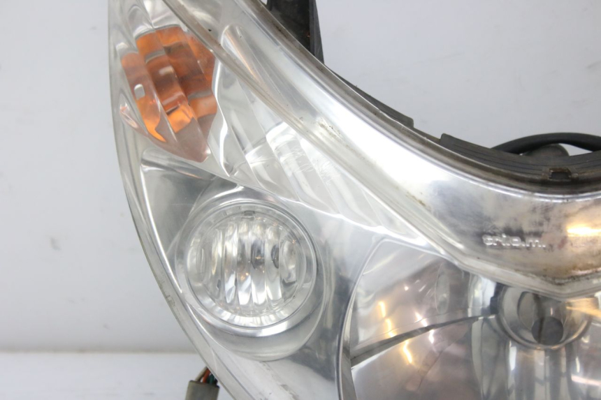 photo de PHARE AVANT PEUGEOT ELYSTAR 50 (2002 - 2014) - Focus structure