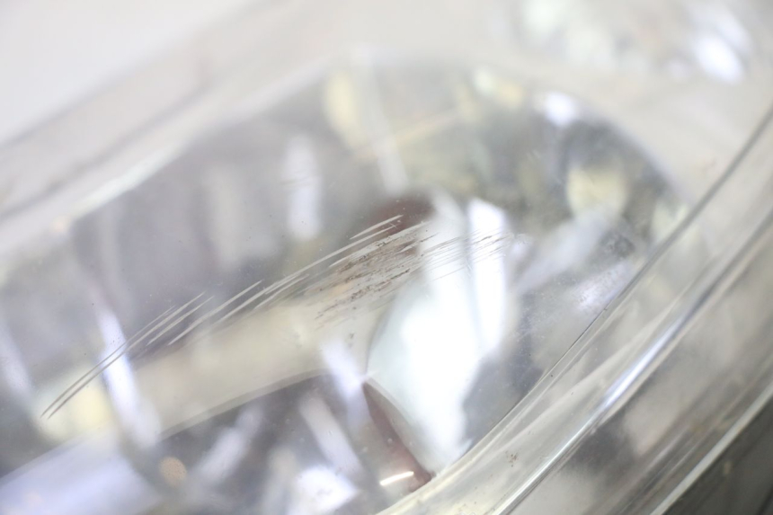 photo de PHARE AVANT PEUGEOT ELYSTAR 50 (2002 - 2014) - Zoom état d’usage