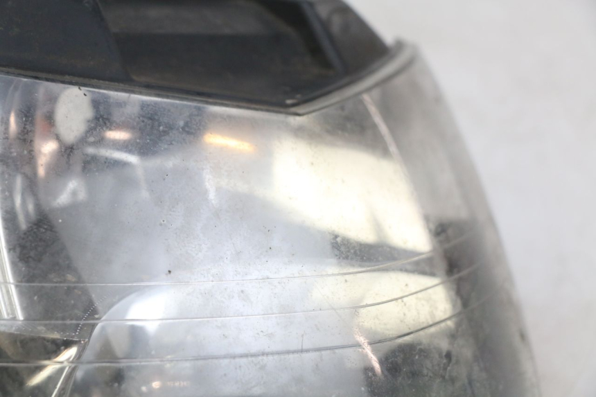 photo de PHARE AVANT HONDA FES PANTHEON 2T 125 (1998 - 2002) - Vue rapprochée