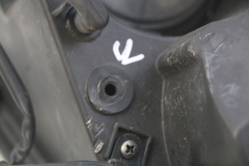 photo de PHARE AVANT HONDA FES PANTHEON 125 (2003 - 2007) - Gros plan technique